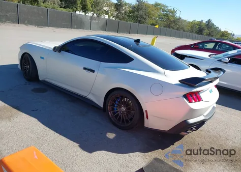 2024 Ford Mustang Gt Premium Fastback z USA, uszkodzony, nr VIN 1FA6P8CF2R5425214